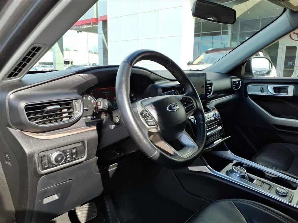 Used 2023 Ford Explorer Limited image 4
