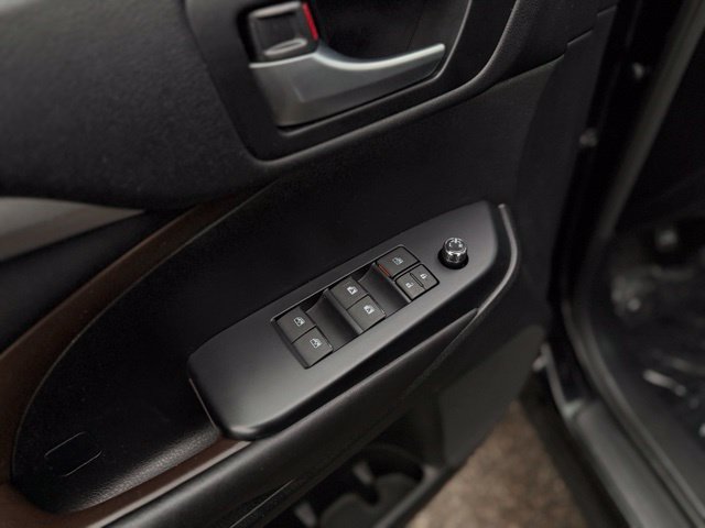 Used 2017 Toyota Highlander XLE AWD/4WD image 15