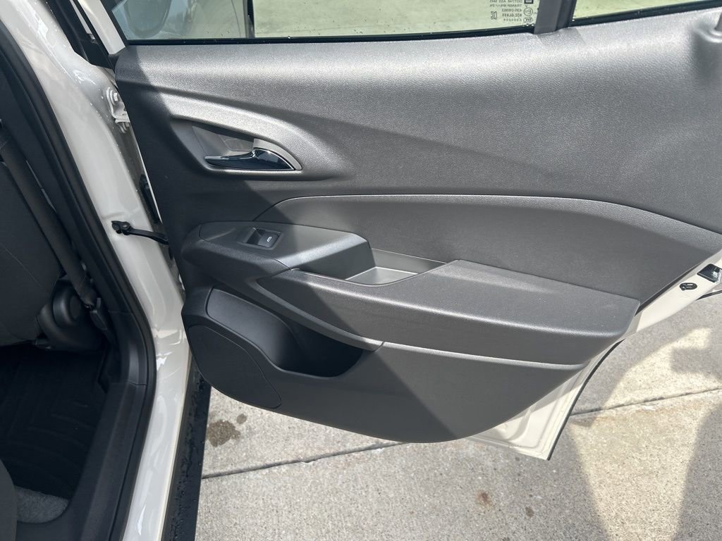 Used 2026 Chevrolet Trax RS w/ Sunroof Package image 25
