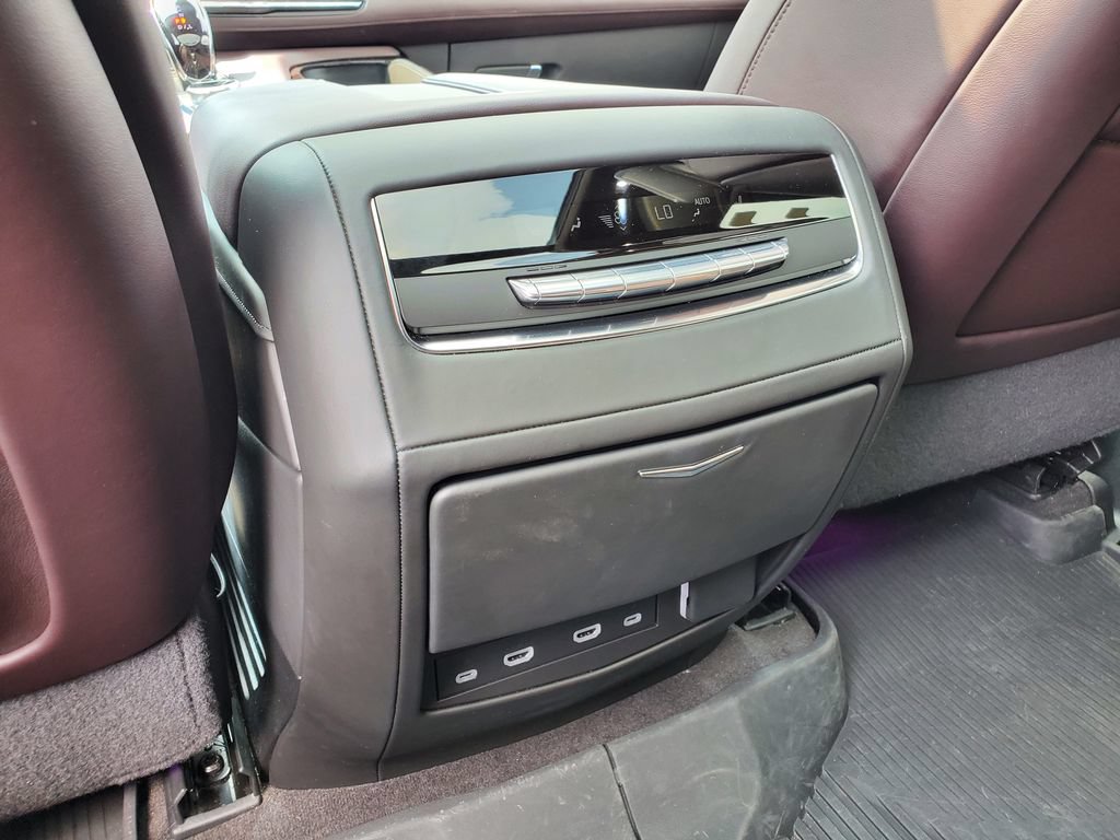 Used 2024 Cadillac Escalade ESV Sport Platinum w/ Heavy-Duty Trailer Package AWD/4WD image 42