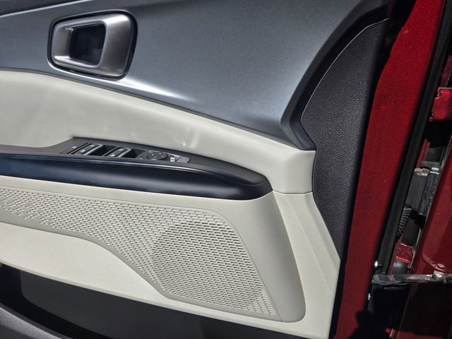 Used 2022 Kia Carnival LX image 14