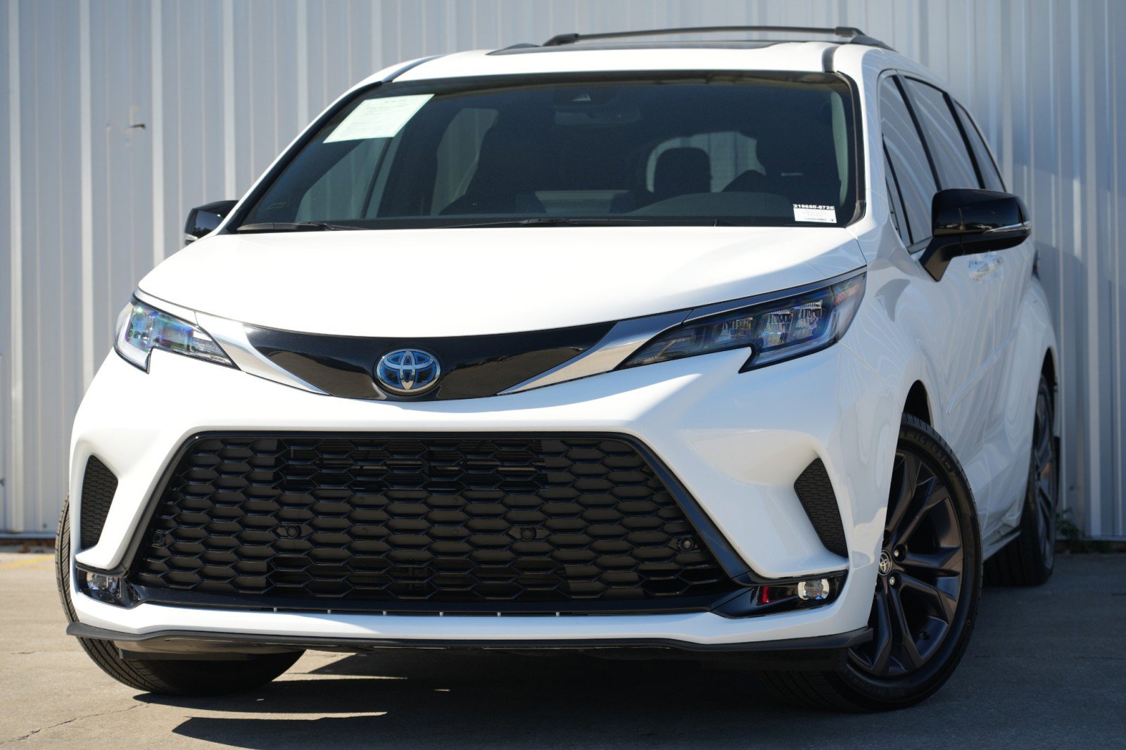 Used 2024 Toyota Sienna XSE w/ XSE Premium Package image 3
