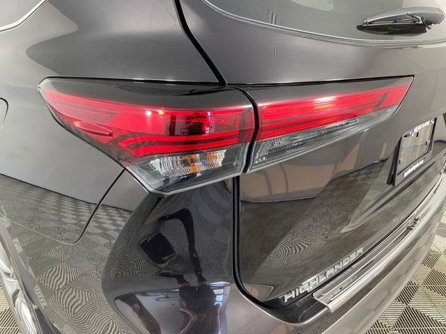 Used 2022 Toyota Highlander Platinum AWD/4WD image 18