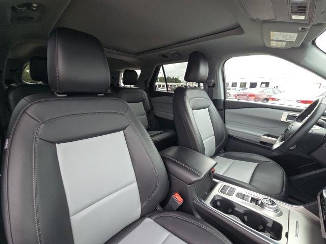 Used 2023 Ford Explorer XLT w/ Equipment Group 202A RWD image 23
