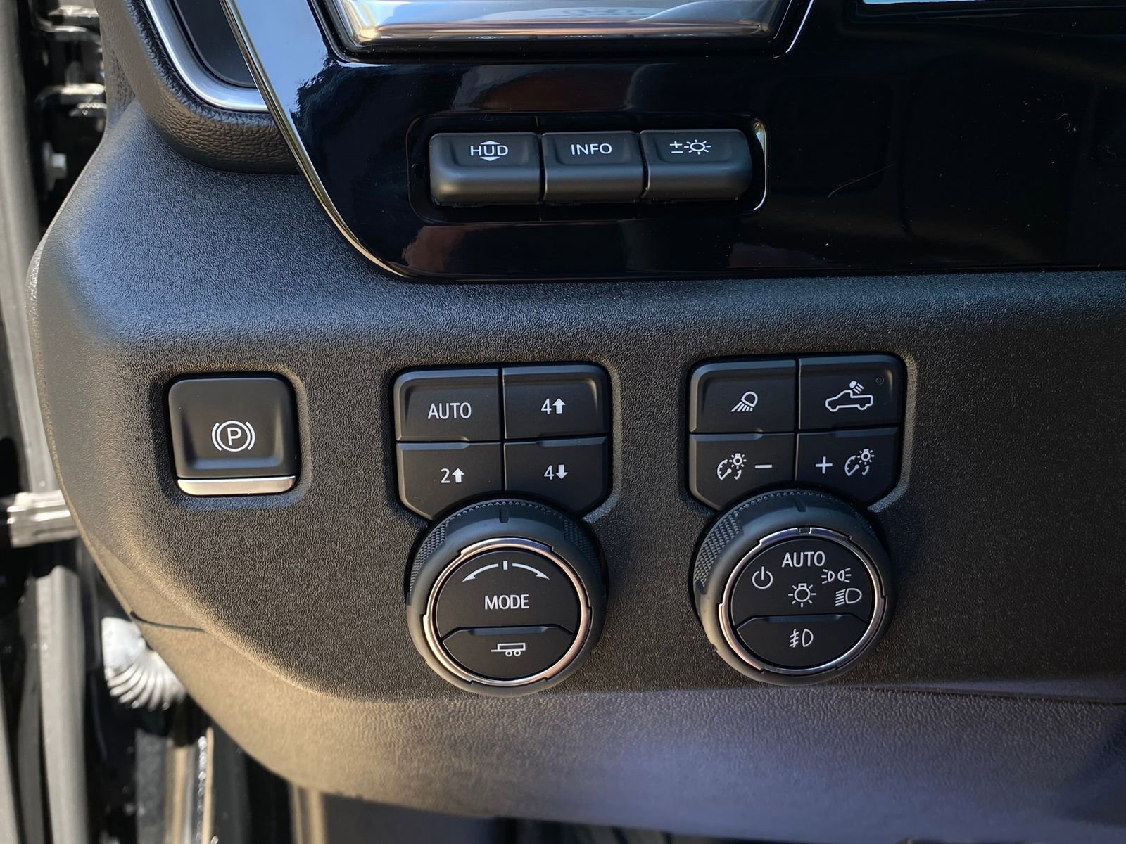 Used 2025 Chevrolet Silverado 2500 LTZ w/ LTZ Plus Package image 24