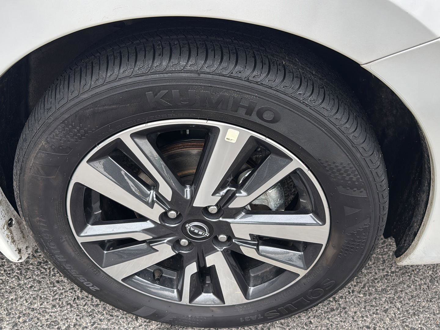 Used 2024 Nissan Versa SV w/ Trunk Package image 11