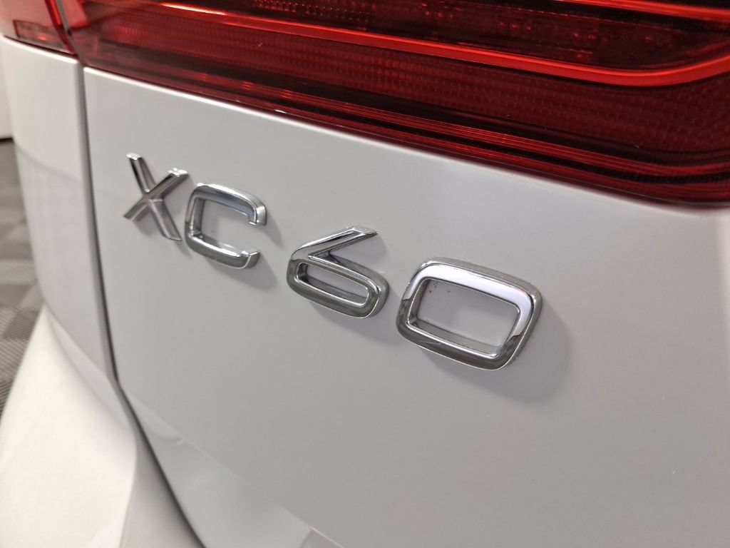 Used 2018 Volvo XC60 T6 Momentum w/ Advanced Package AWD/4WD image 13