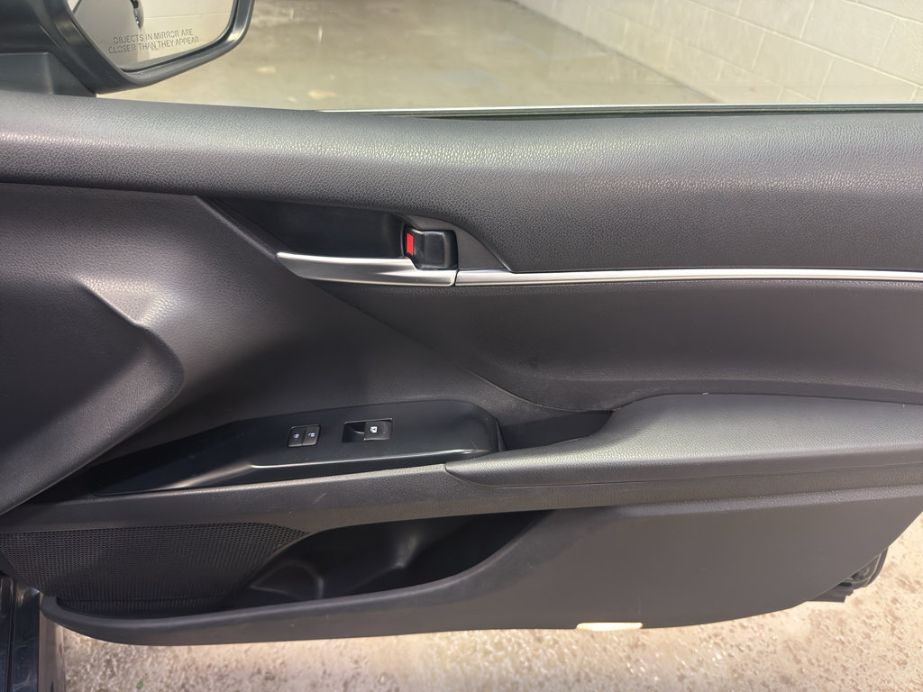 Used 2018 Toyota Camry SE w/ Moonroof Package FWD image 22