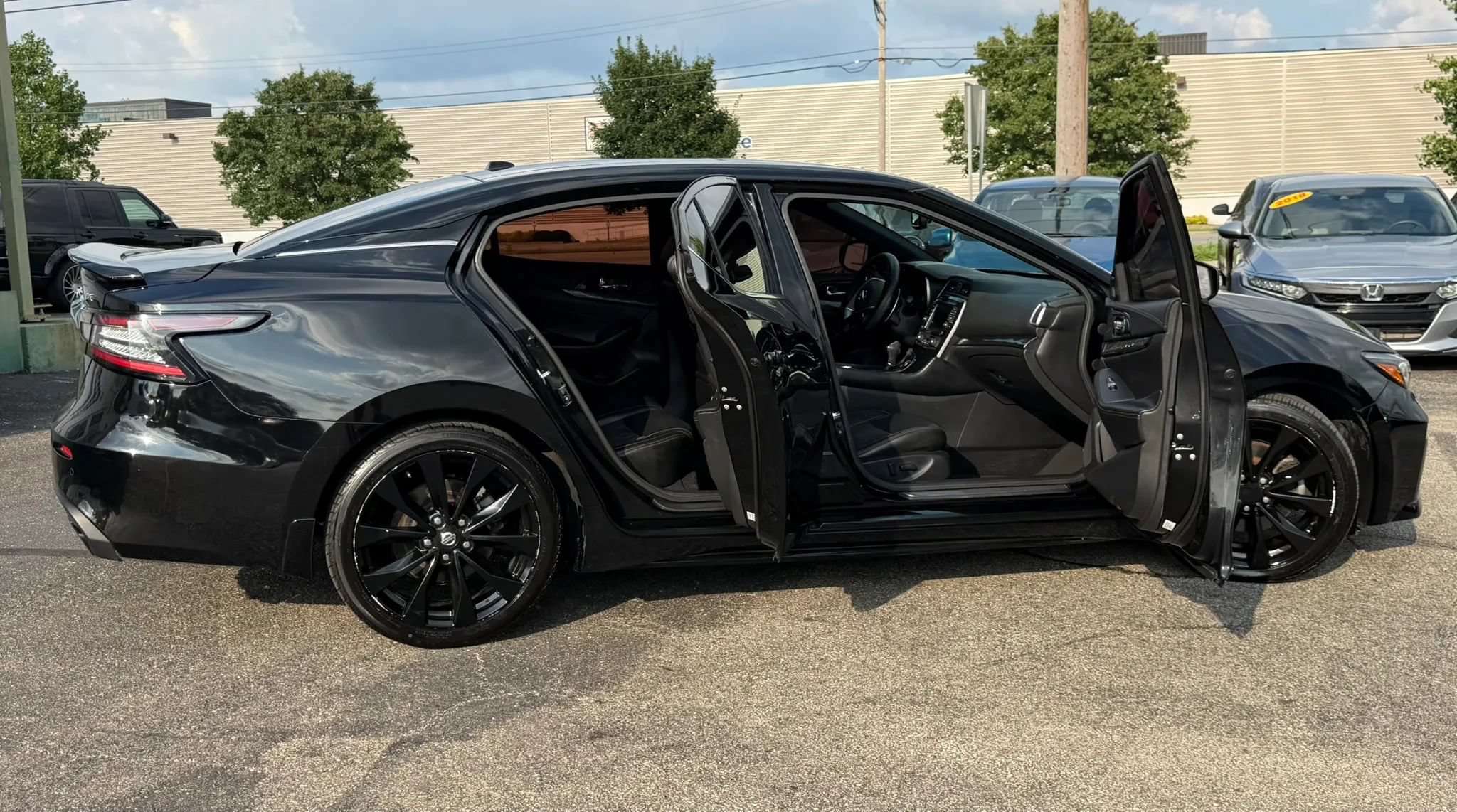 Used 2020 Nissan Maxima SR w/ Sport Mat Group FWD image 25