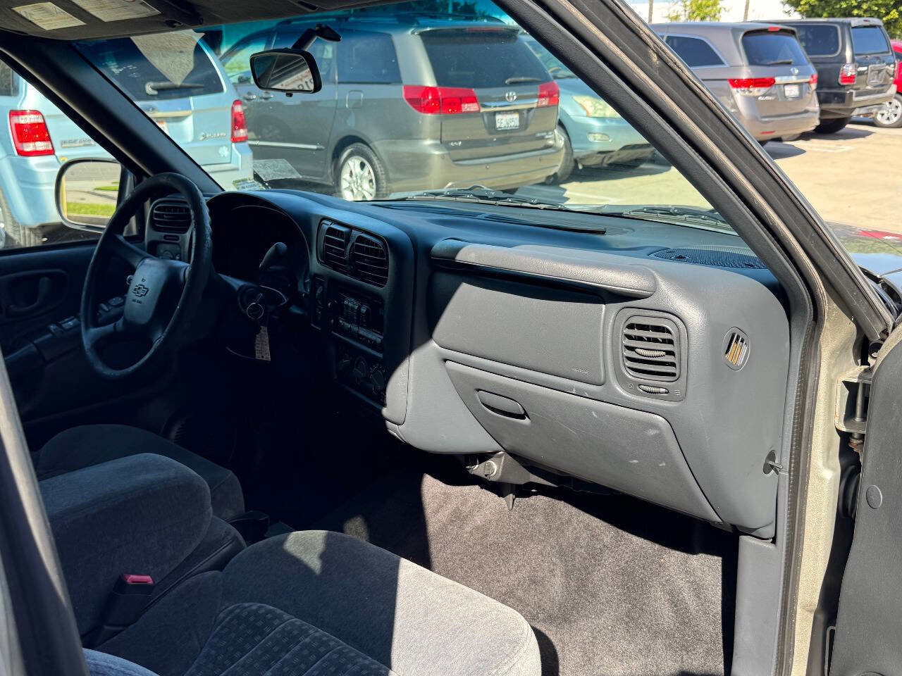 Used 2001 Chevrolet Blazer LS w/ Preferred Equipment Group image 21