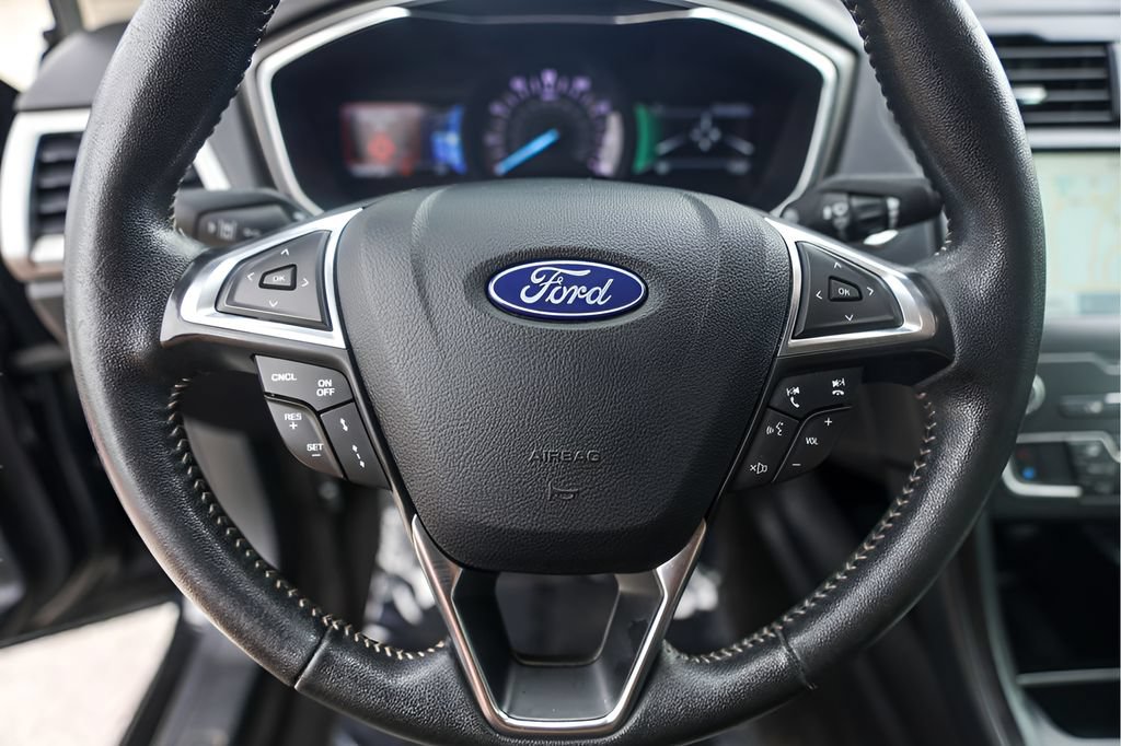 Used 2020 Ford Fusion SE w/ Equipment Group 151A FWD image 15
