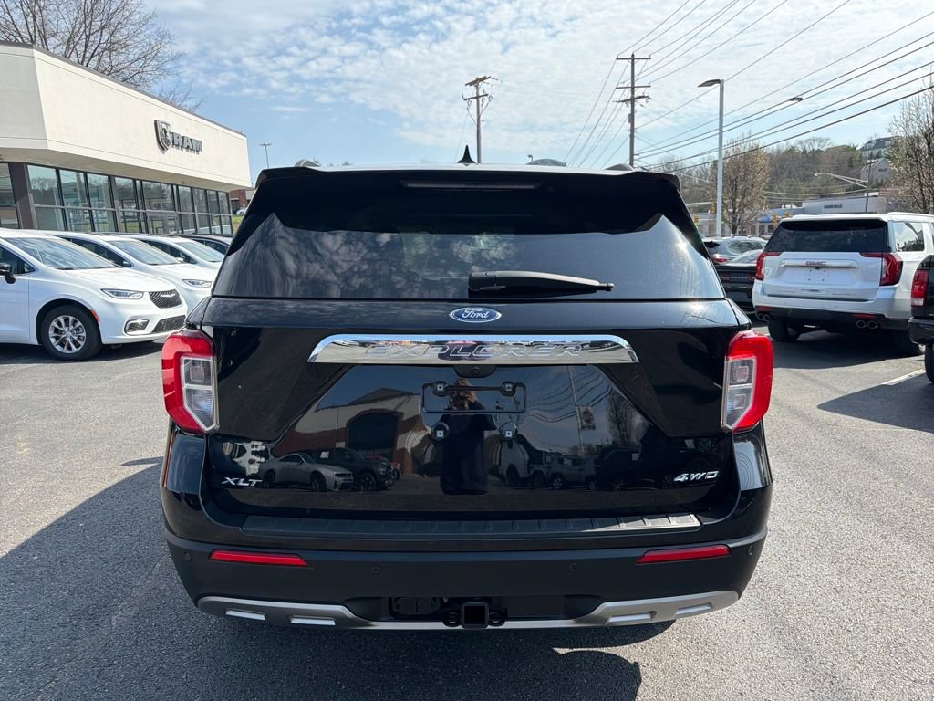 Used 2023 Ford Explorer XLT w/ Equipment Group 202A image 6