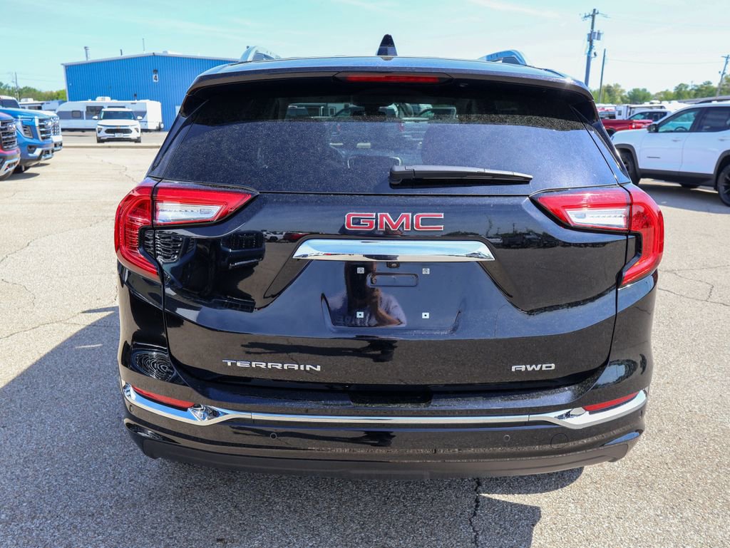 Used 2024 GMC Terrain Denali w/ Black Diamond Edition image 4