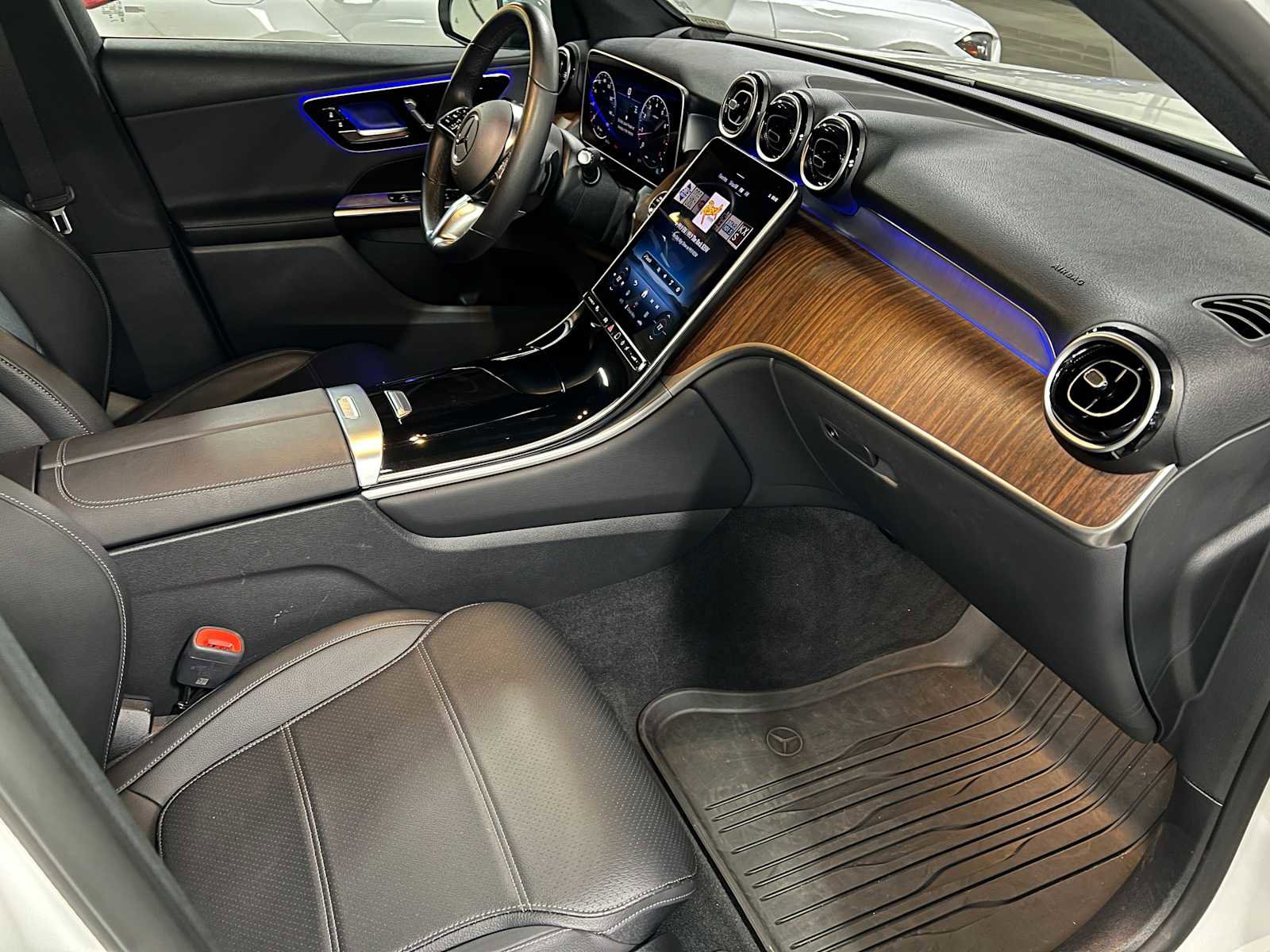 Certified 2025 Mercedes-Benz GLC 300 4MATIC image 11
