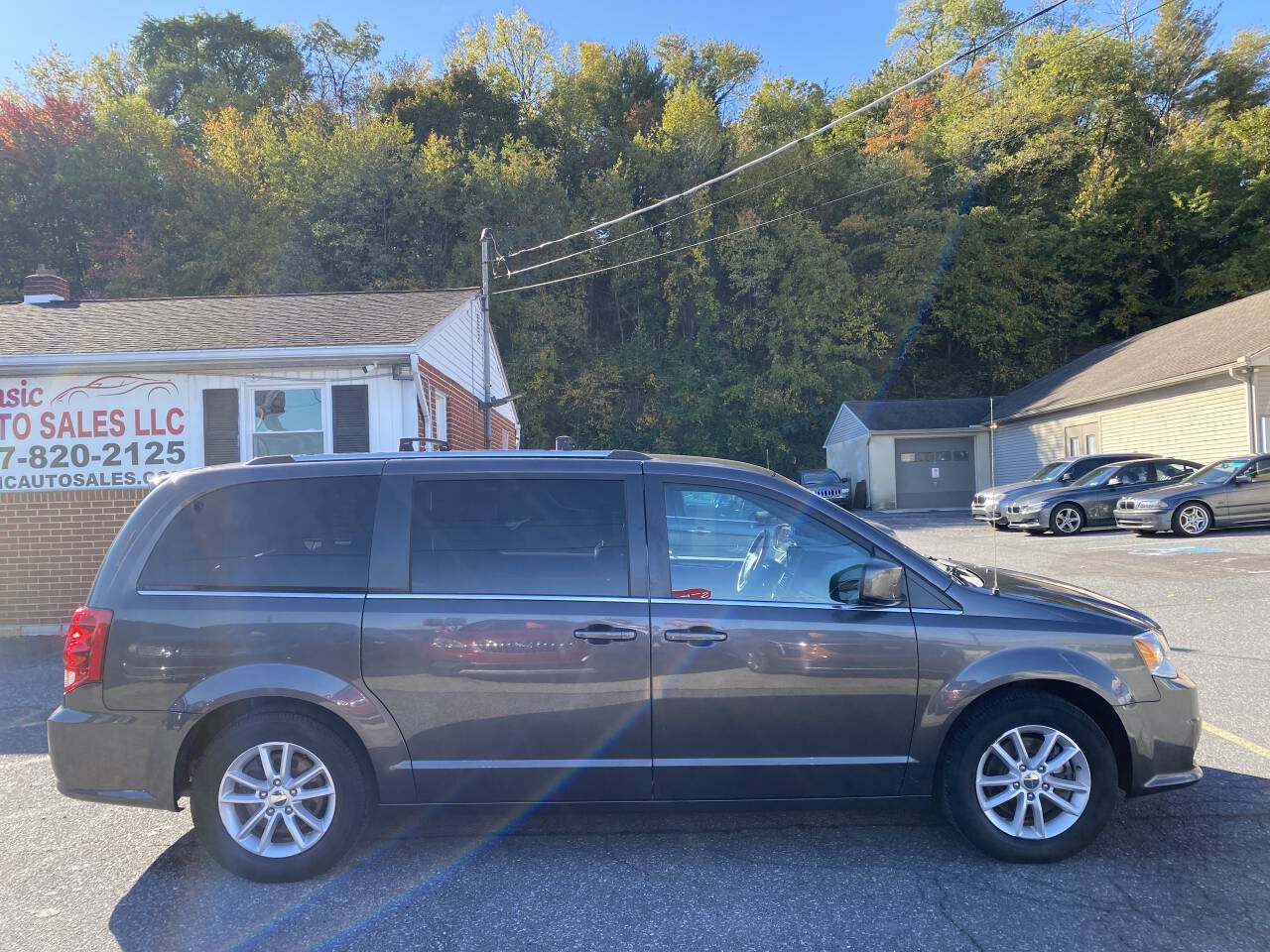 Used 2018 Dodge Grand Caravan SXT FWD image 3