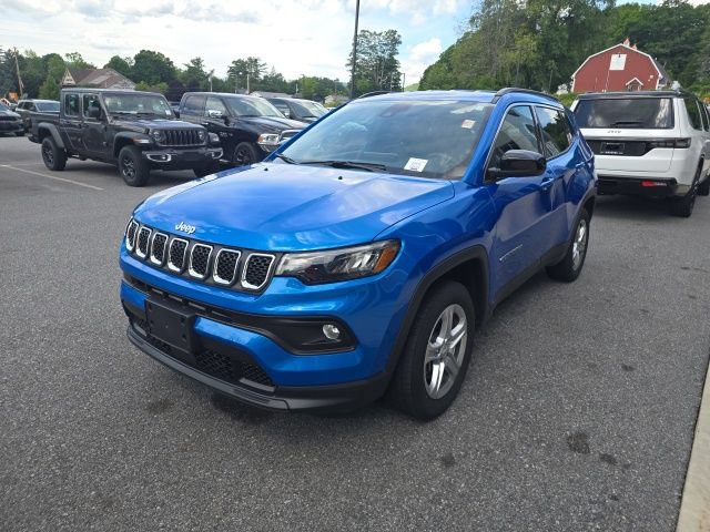 Certified 2023 Jeep Compass Latitude w/ Convenience Group AWD/4WD image 3