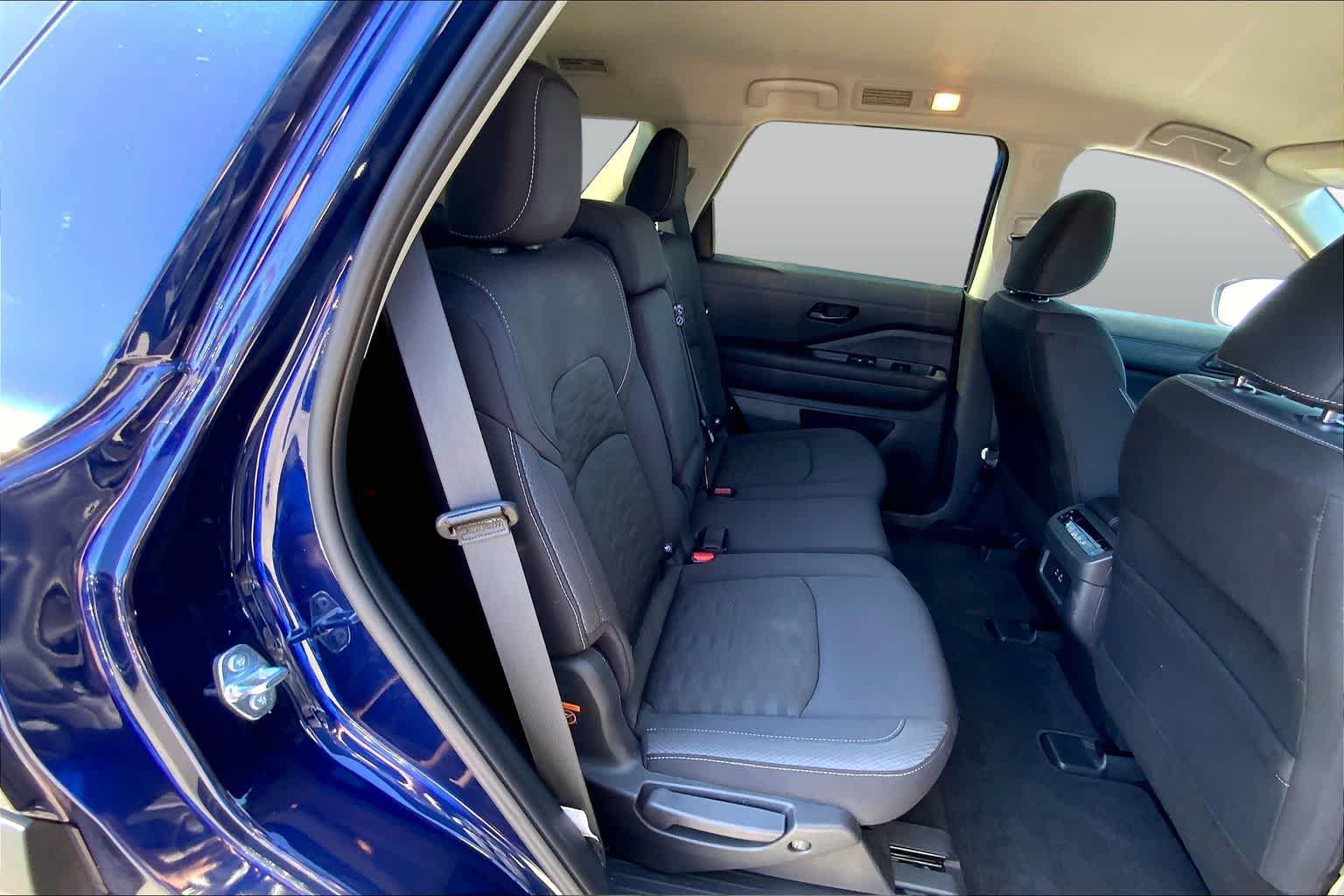 Used 2025 Nissan Pathfinder SV AWD/4WD image 18