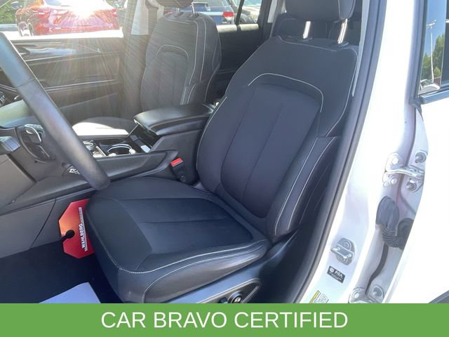 Used 2022 Jeep Grand Cherokee Laredo w/ Luxury Tech Group I AWD/4WD image 19