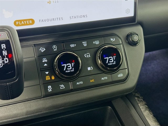 New 2026 Land Rover Defender 110 OCTA AWD/4WD image 18