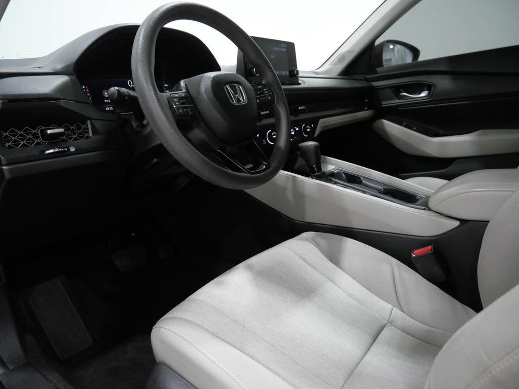 Used 2025 Honda Accord SE image 11