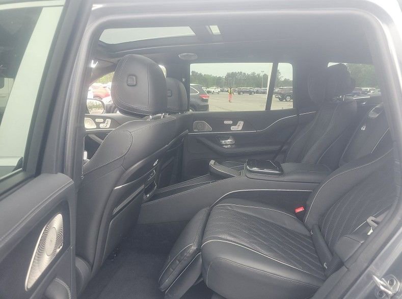 Used 2024 Mercedes-Benz Maybach GLS 600 4MATIC image 7