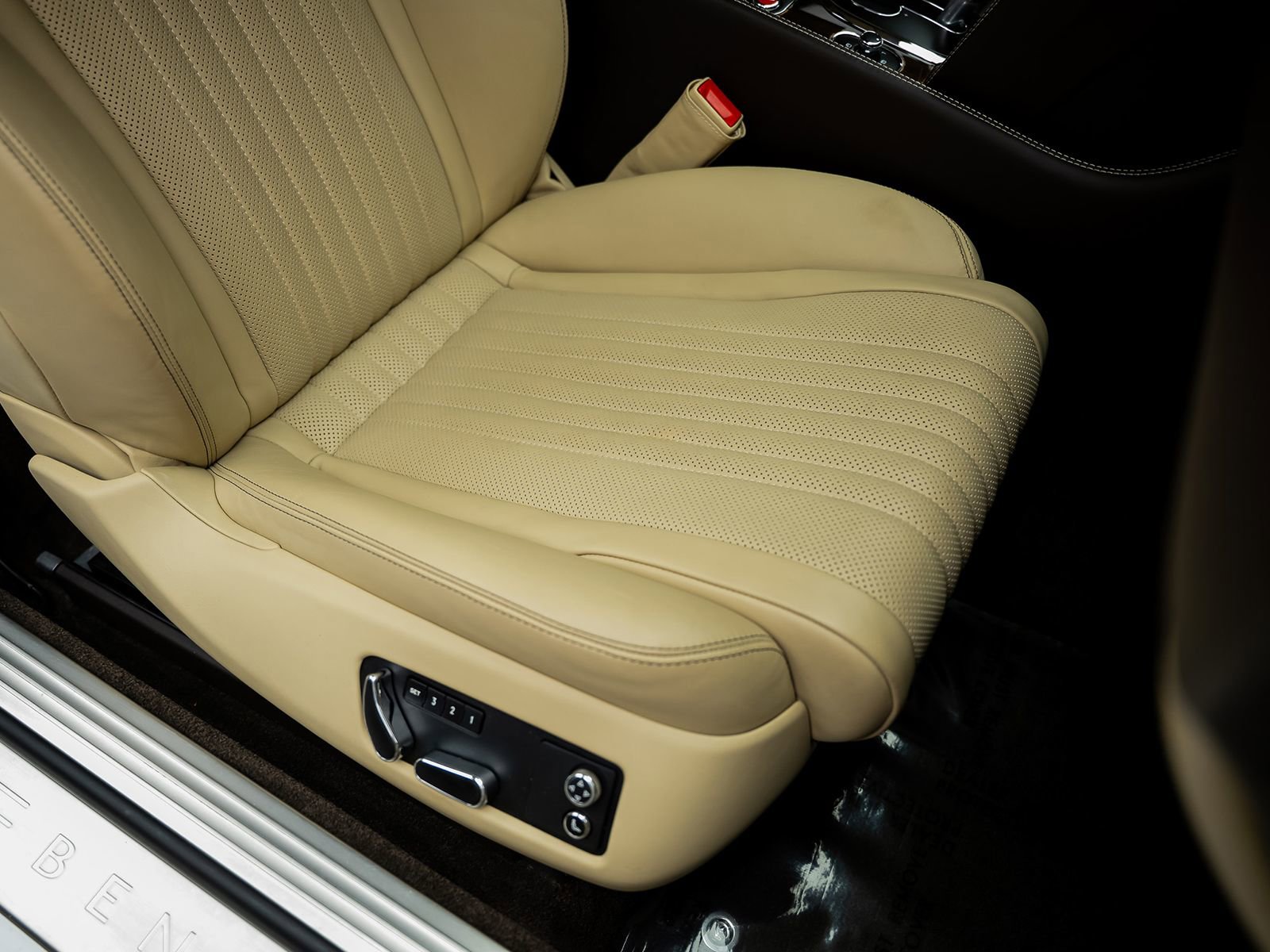 Used 2017 Bentley Continental GT image 35