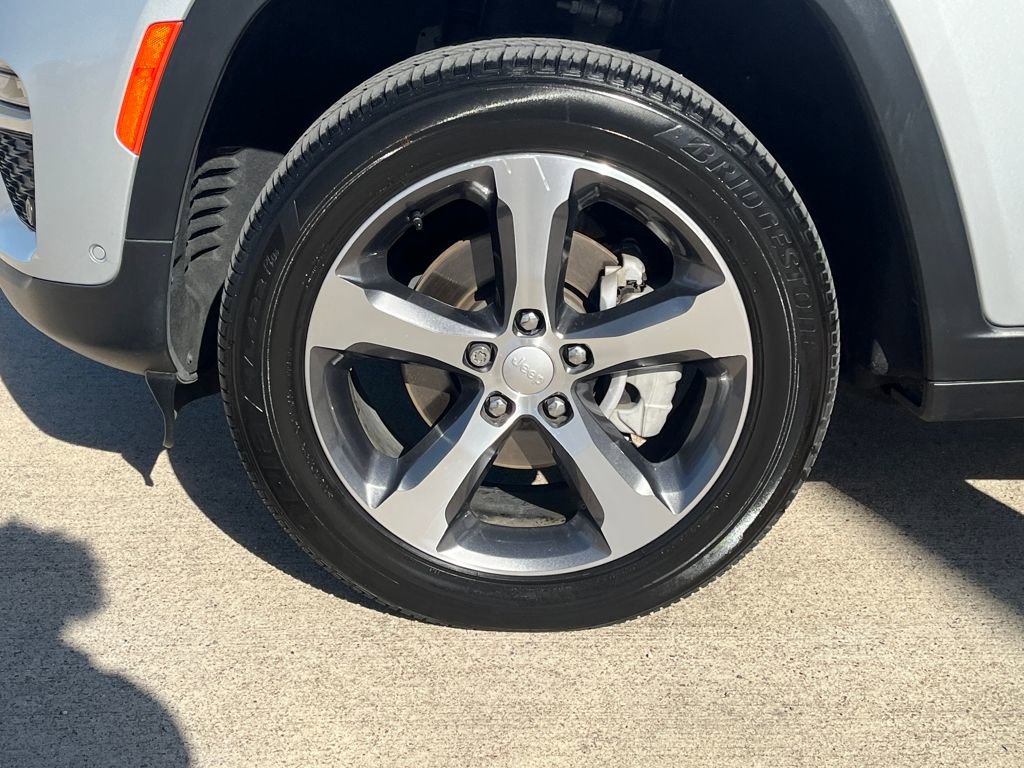 Used 2024 Jeep Grand Cherokee Limited w/ Luxury Tech Group II image 30