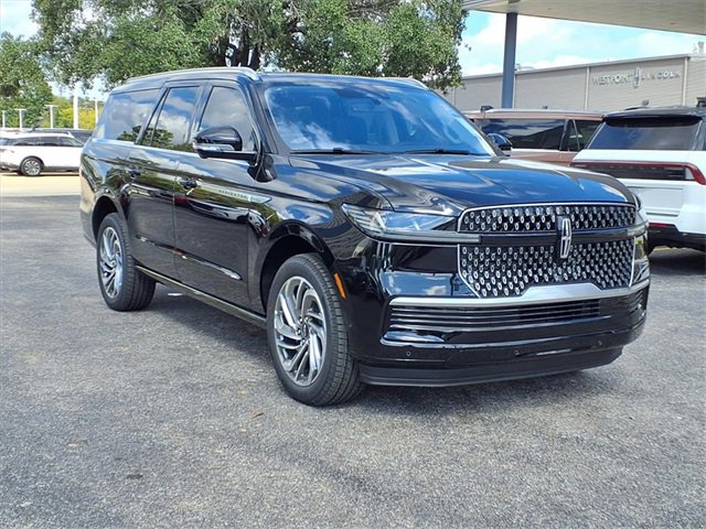 New 2025 Lincoln Navigator L Reserve image 3