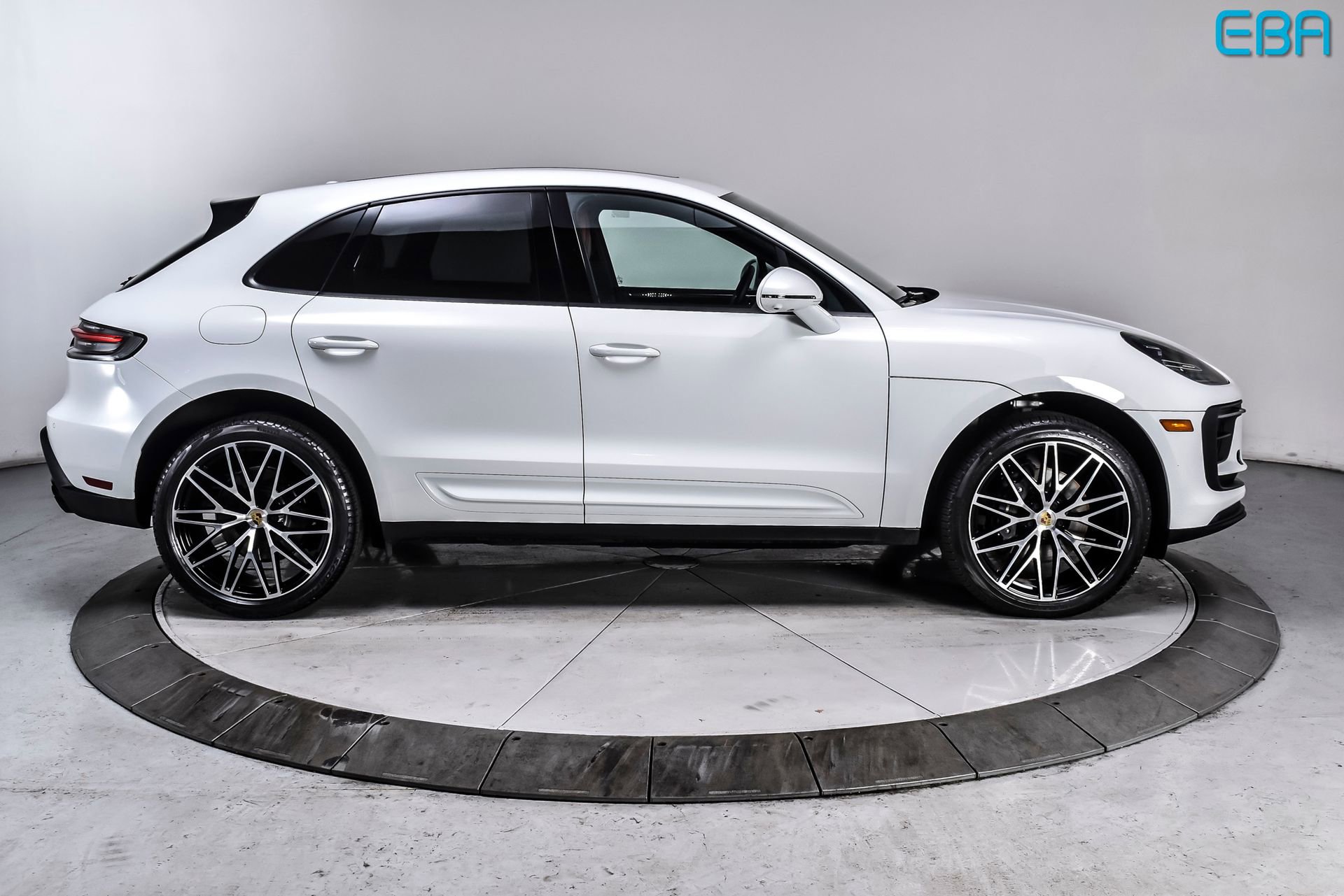 Used 2025 Porsche Macan image 7