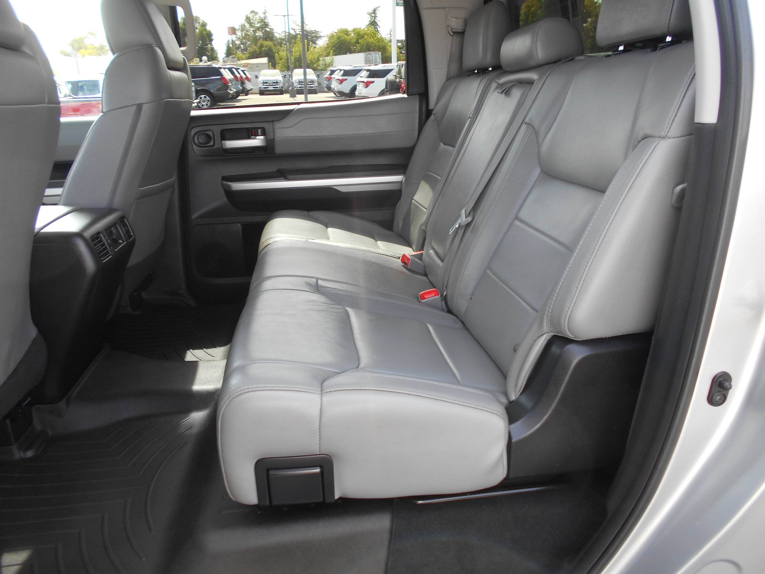 Used 2016 Toyota Tundra Limited w/ Limited Premium Package AWD/4WD image 10