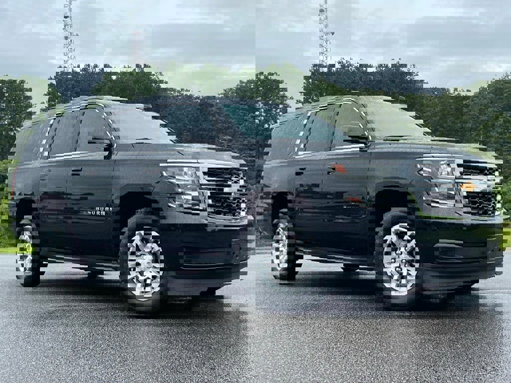 Used 2019 Chevrolet Suburban LT image 2