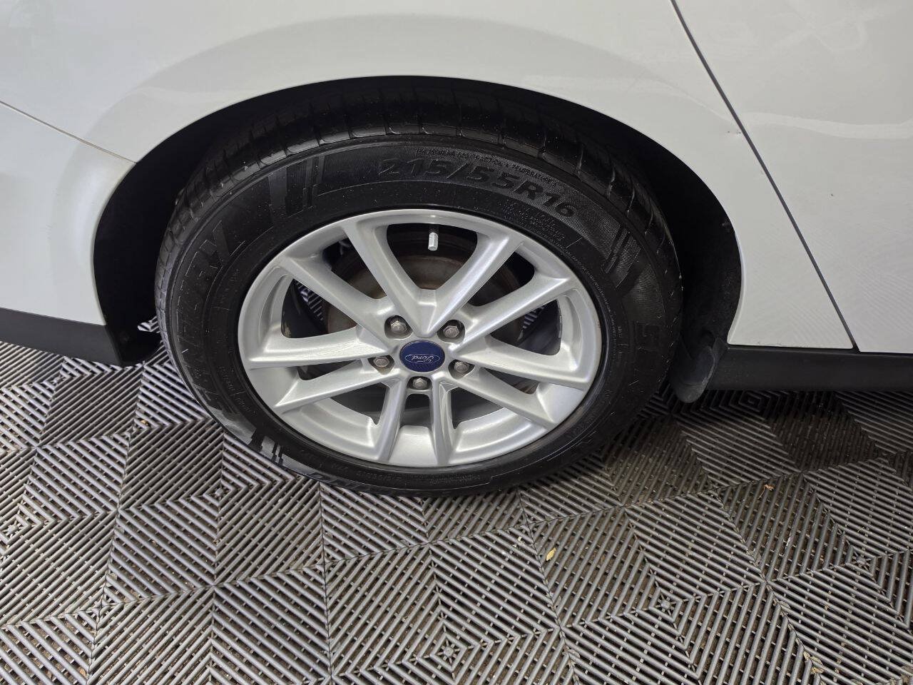 Used 2016 Ford Focus SE FWD image 28