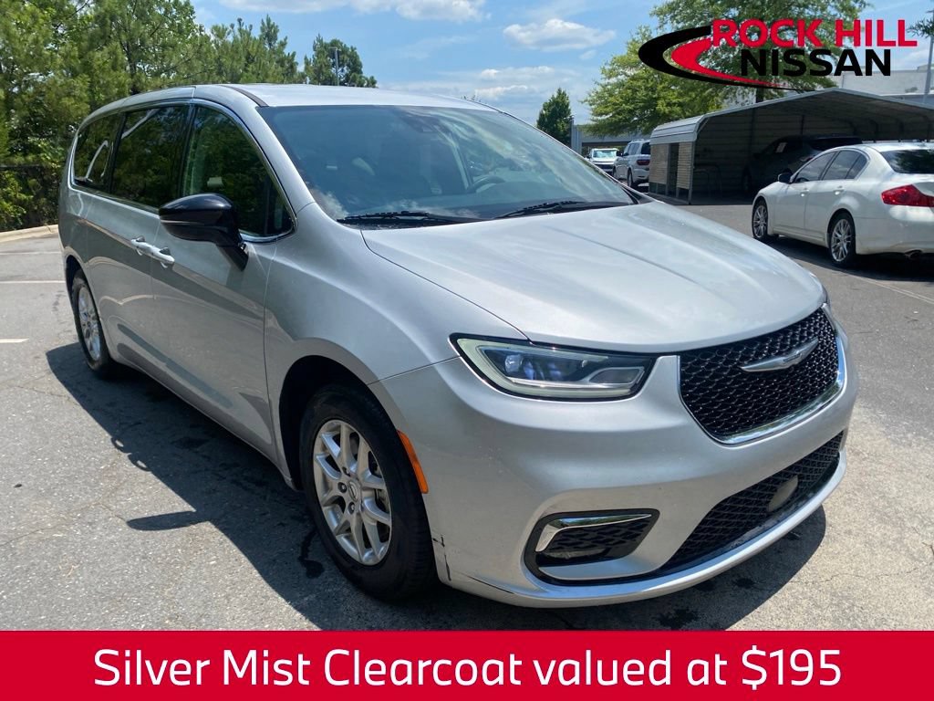 Used 2024 Chrysler Pacifica Touring-L FWD image 1