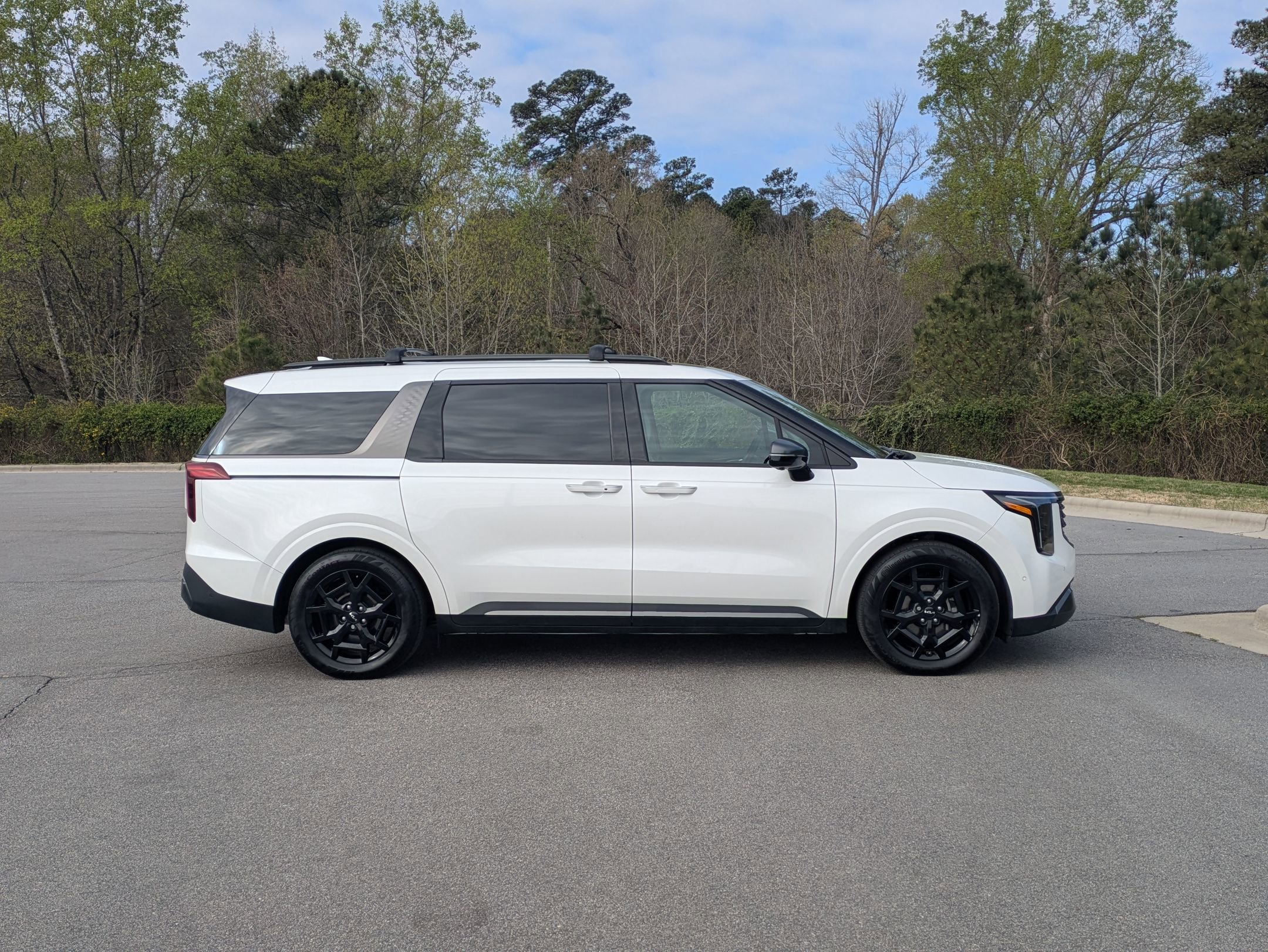 Used 2025 Kia Carnival SX Prestige image 4