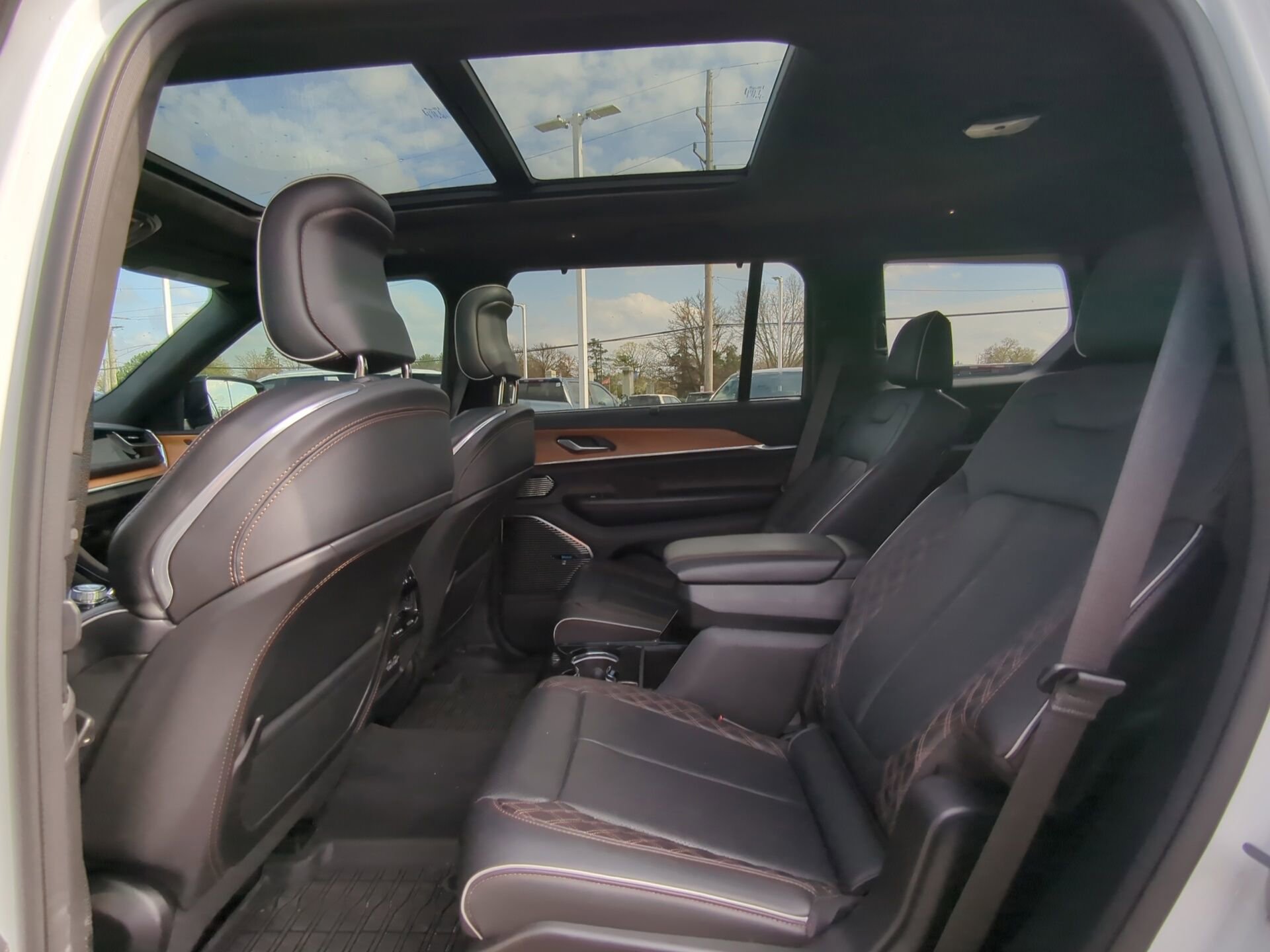 Used 2022 Jeep Grand Cherokee L Summit AWD/4WD image 11