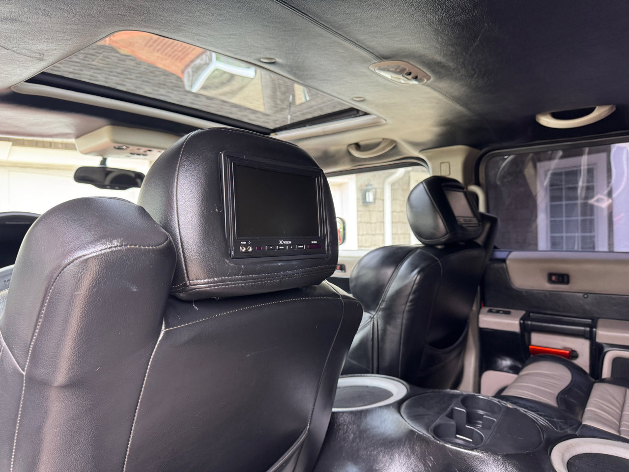 Used 2003 HUMMER H2 w/ Preferred Equipment Group image 16