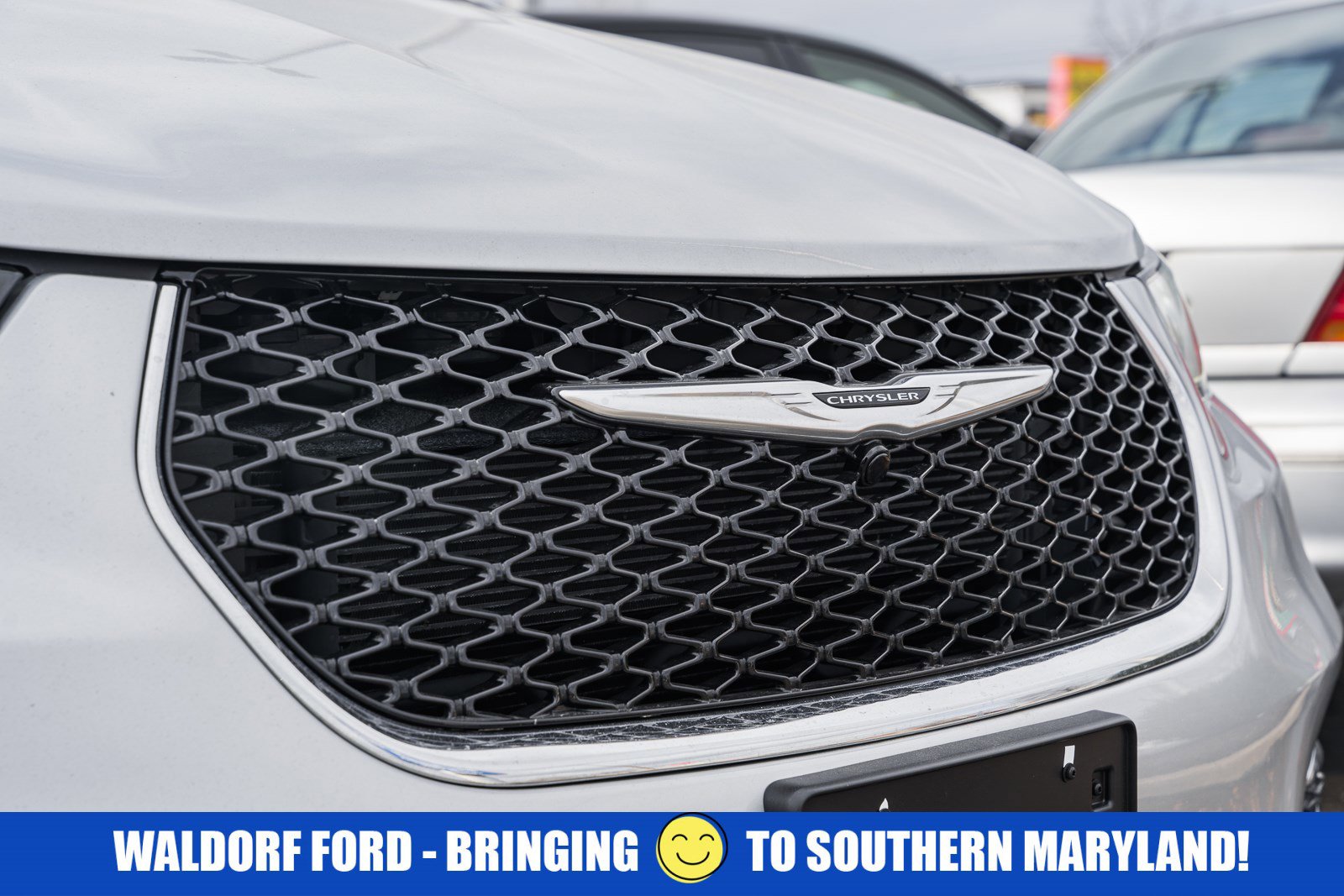 Used 2024 Chrysler Pacifica Touring-L image 11