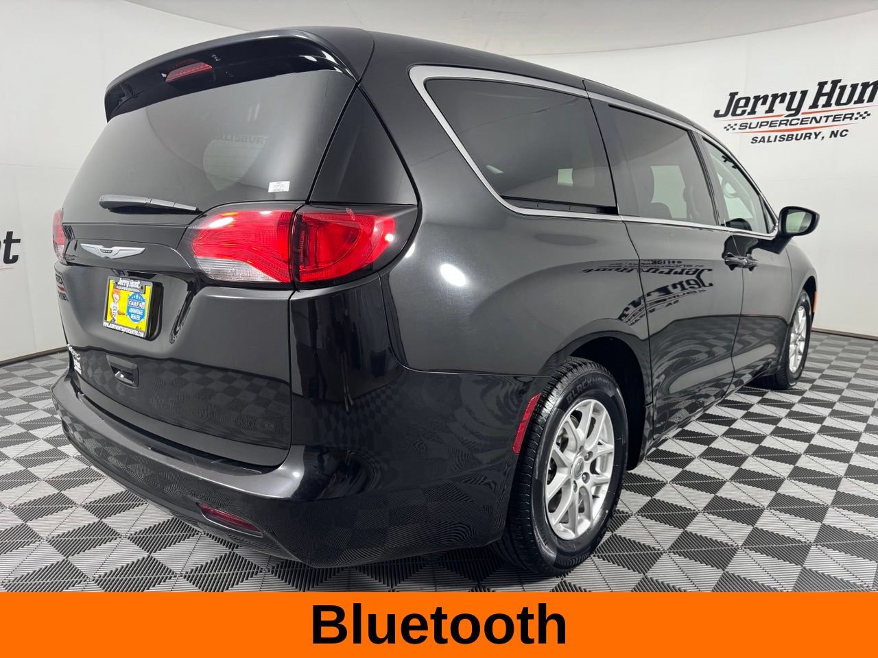 Used 2024 Chrysler Voyager LX FWD image 7