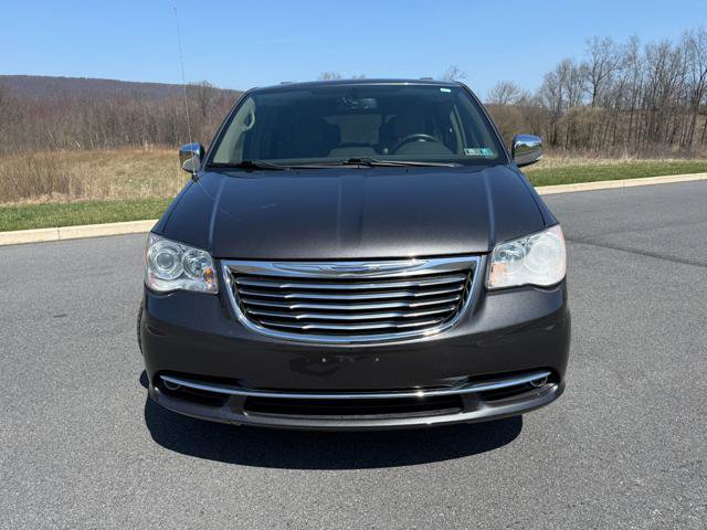 Used 2015 Chrysler Town & Country Limited Platinum w/ Trailer Tow Group FWD image 2