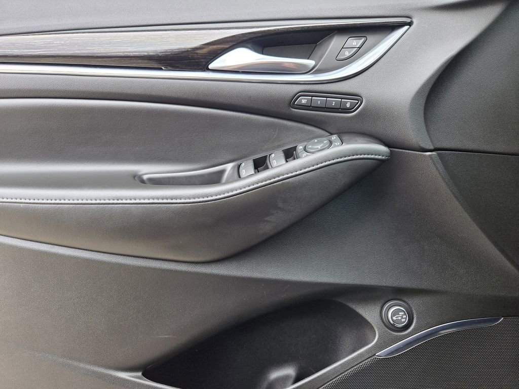 Used 2021 Buick Enclave Avenir w/ Avenir Technology Package FWD image 22