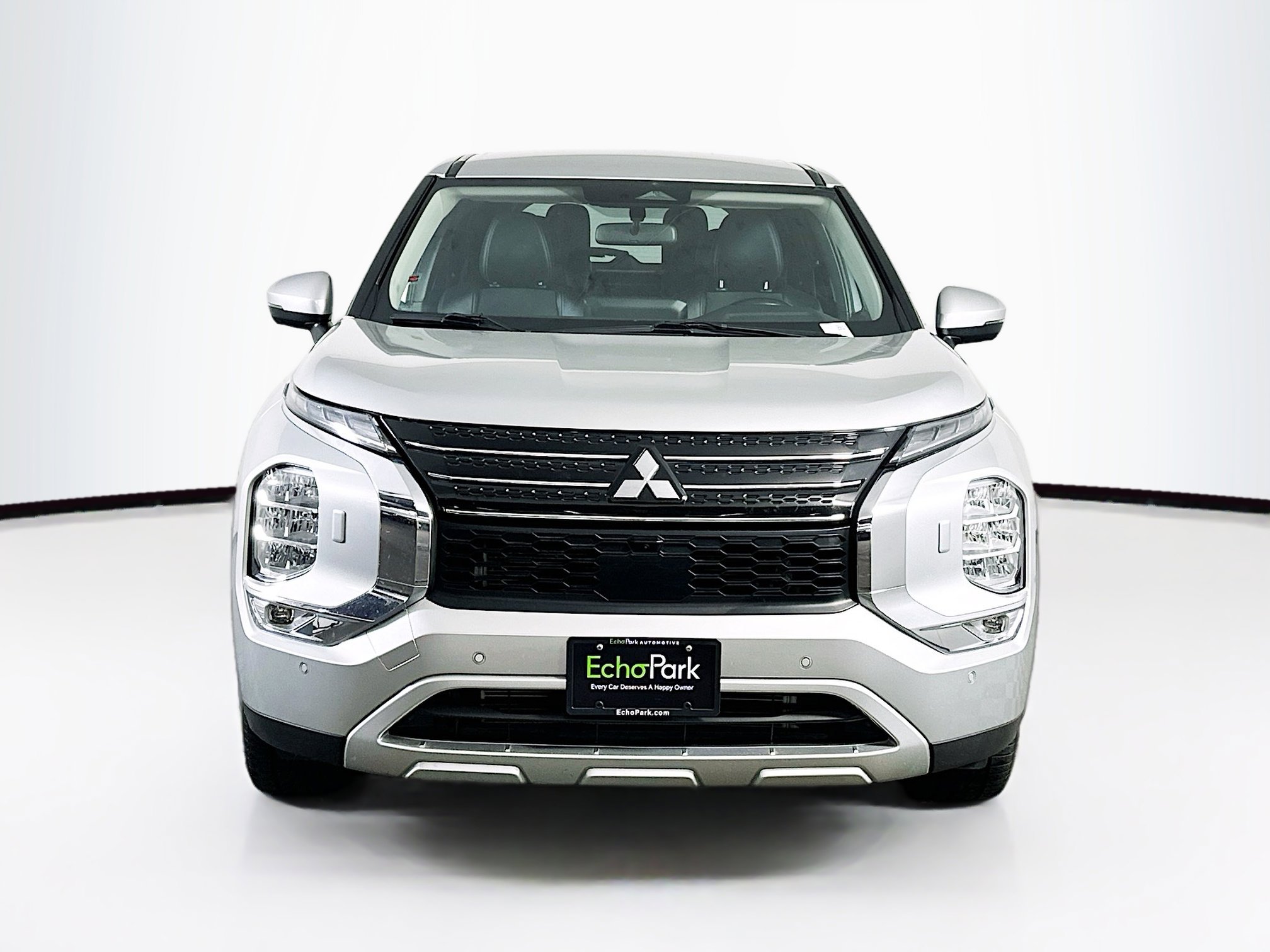 Used 2024 Mitsubishi Outlander SE image 2