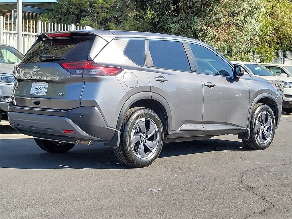 Used 2023 Nissan Rogue SV image 30