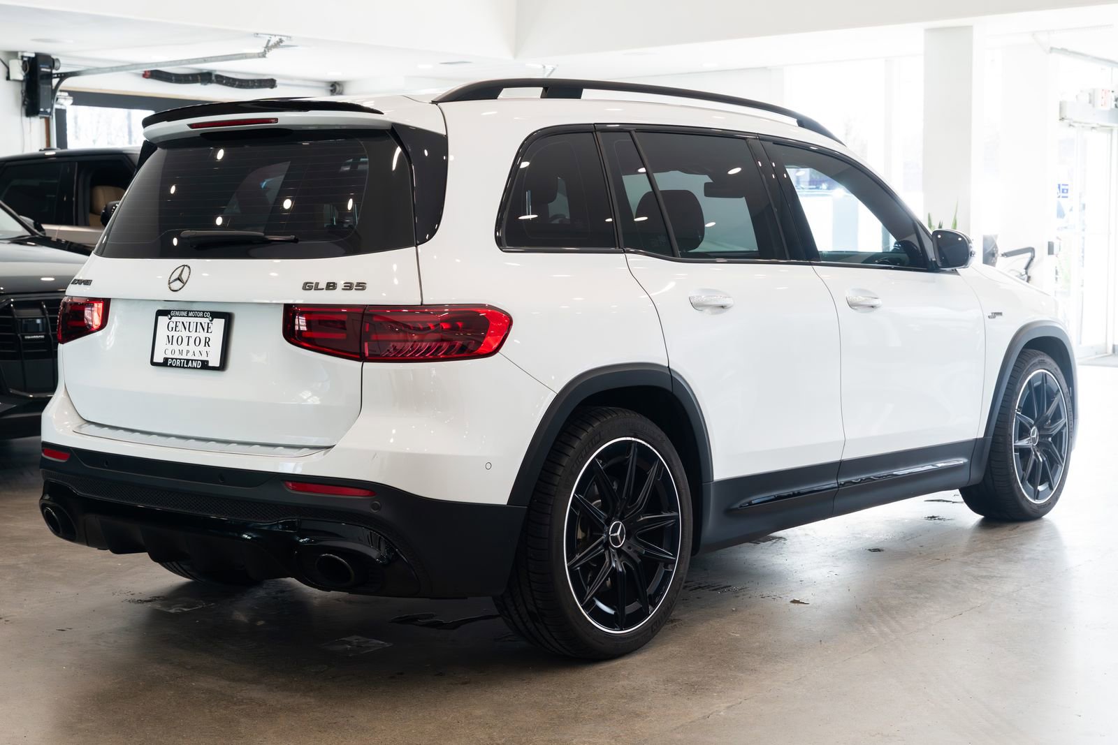 Used 2024 Mercedes-Benz GLB 35 AMG 4MATIC image 4