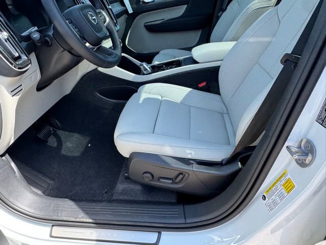 New 2025 Volvo XC40 B5 Plus w/ Protection Package Premier AWD/4WD image 16