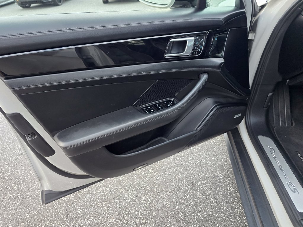 Used 2018 Porsche Panamera 4S AWD/4WD image 9