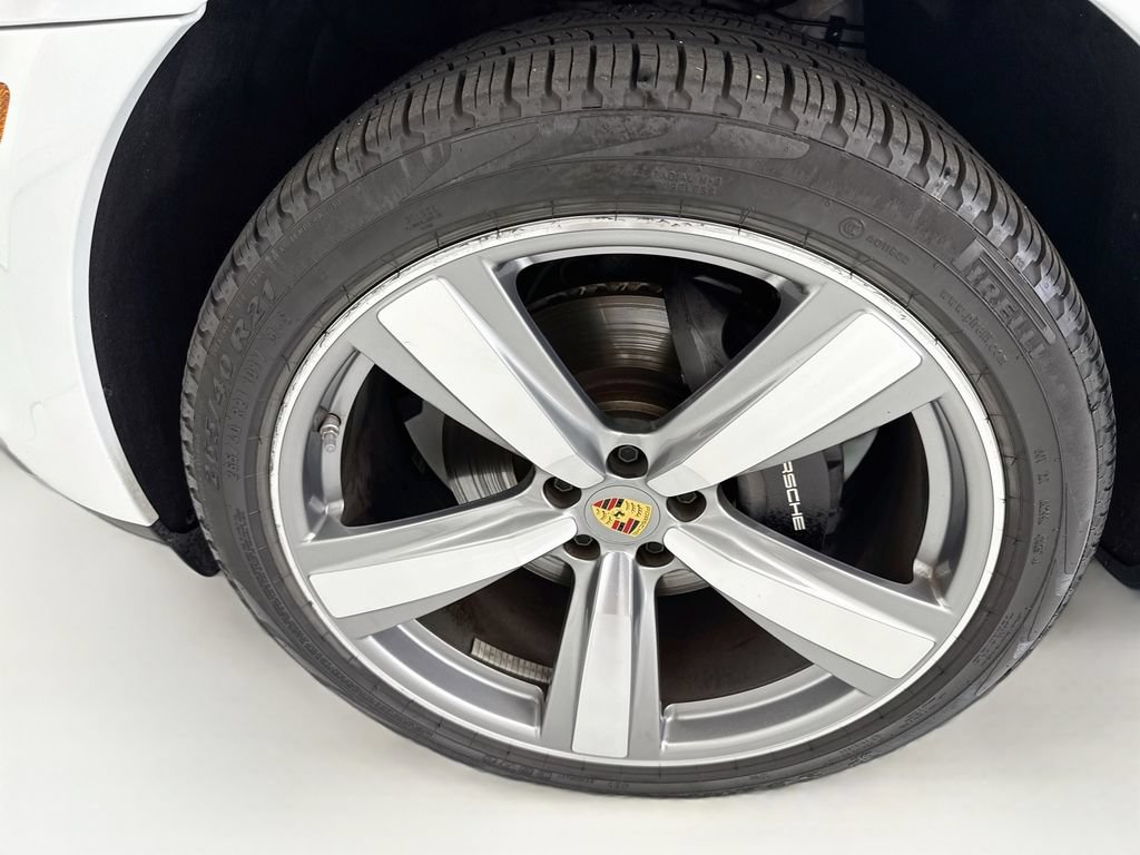 Certified 2025 Porsche Macan AWD/4WD image 30
