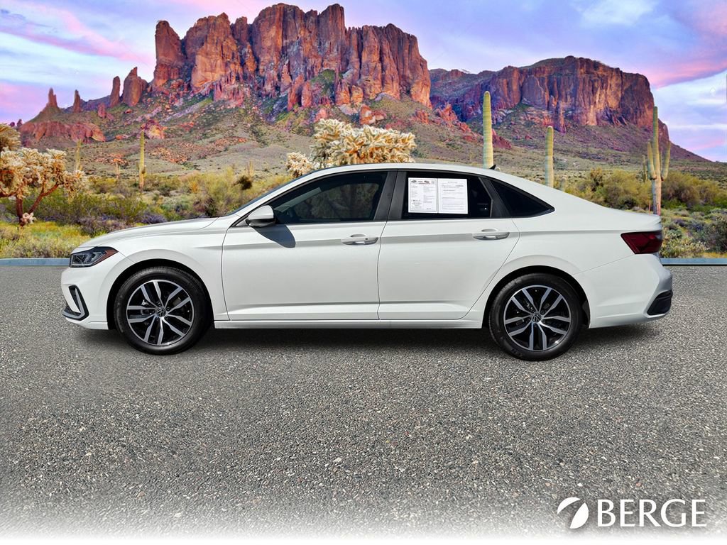 Used 2026 Volkswagen Jetta SE image 3
