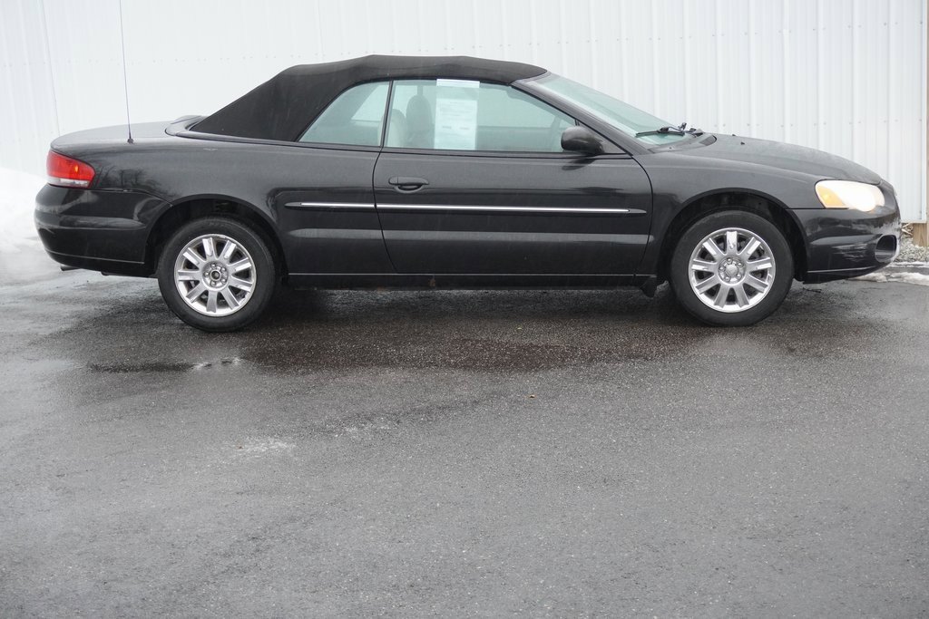 Used 2005 Chrysler Sebring Limited w/ Electronics Convenience Group image 2