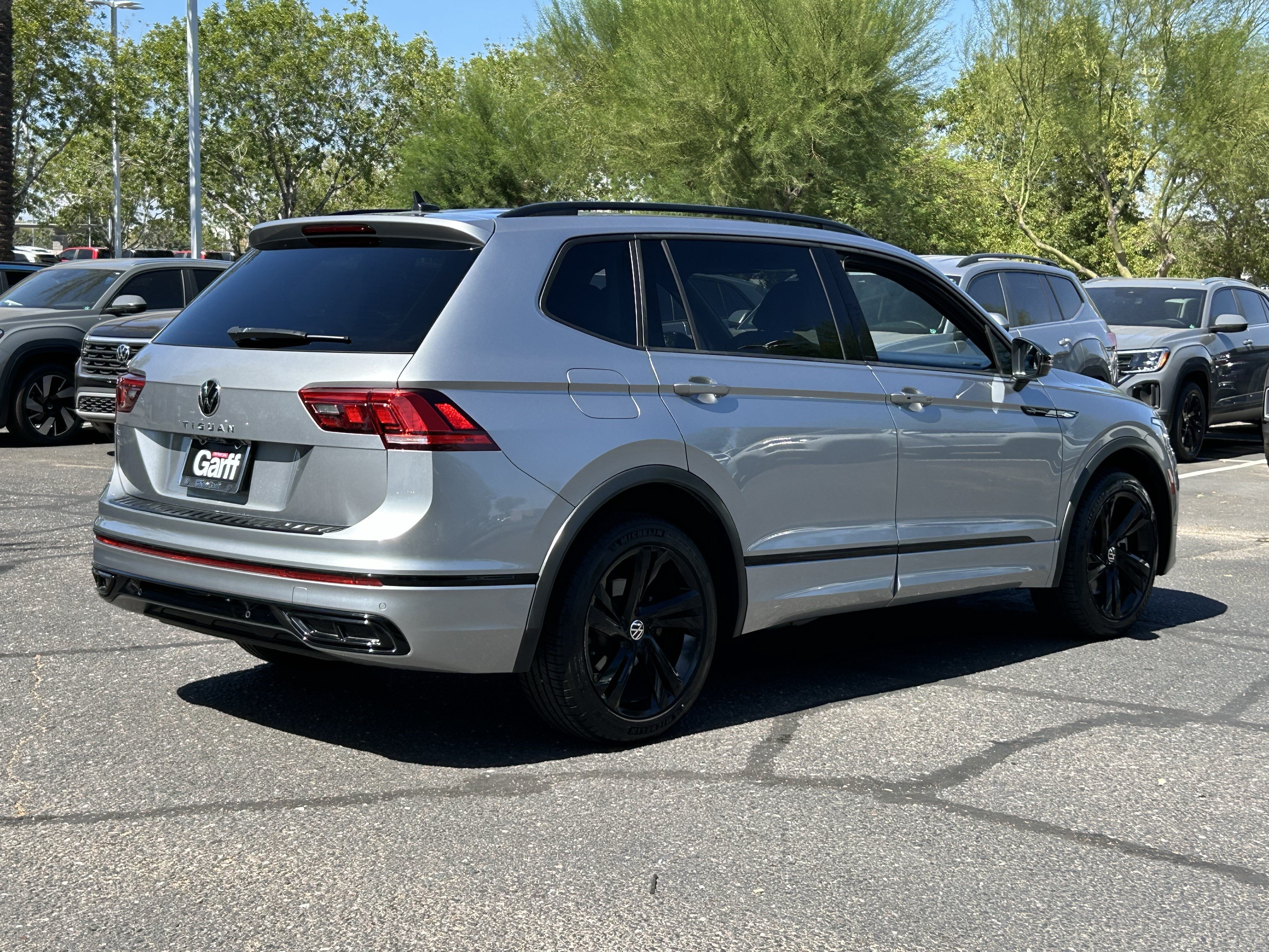 Used 2023 Volkswagen Tiguan SE R-Line FWD image 4