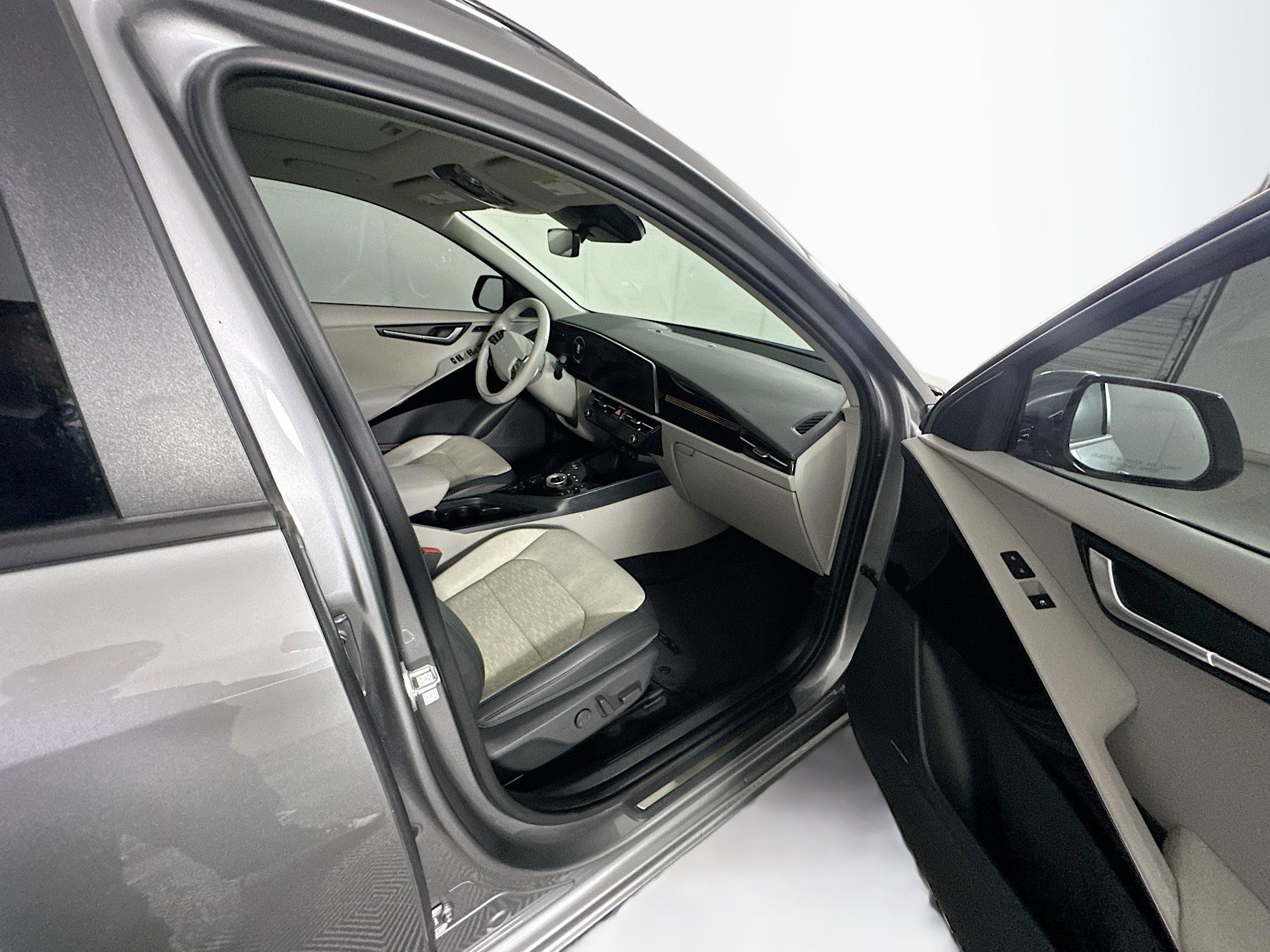 Used 2023 Kia Niro Wave image 32